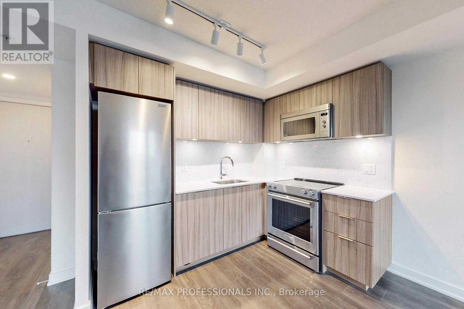 803 - 30 Samuel Wood Way, Toronto, Ontario  M9B 1B1 - Photo 7 - W12393602