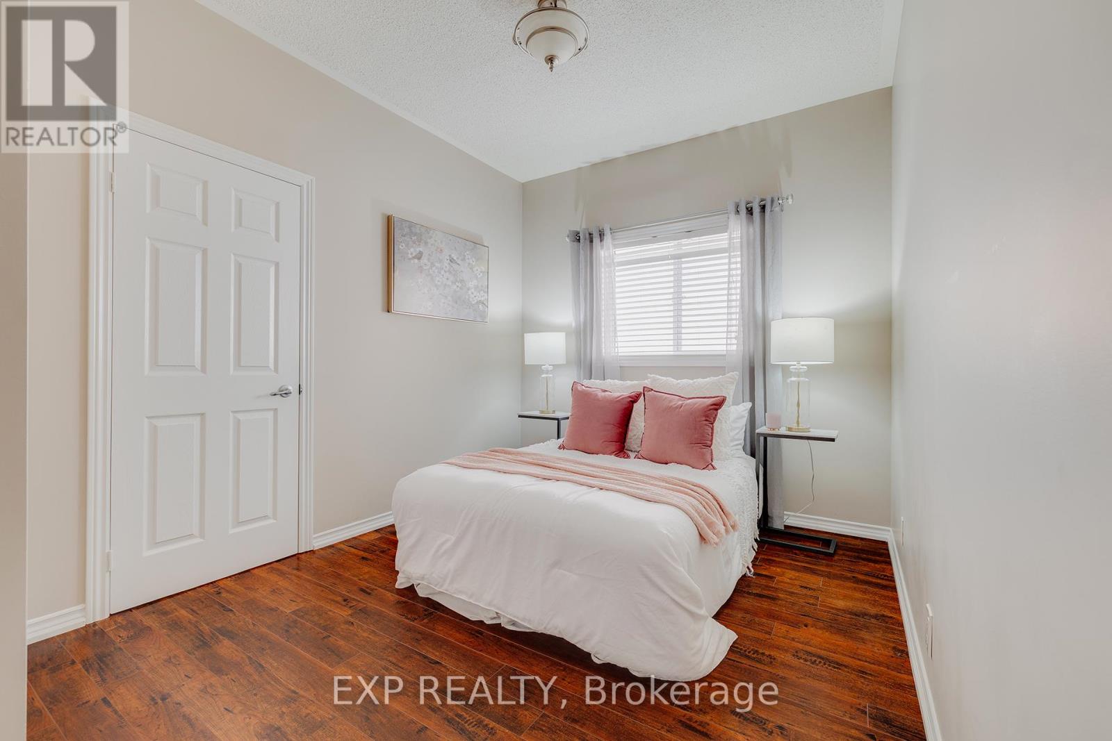 633 Avonwick Avenue, Mississauga (Hurontario), Ontario  L5R 3N9 - Photo 11 - W12393698