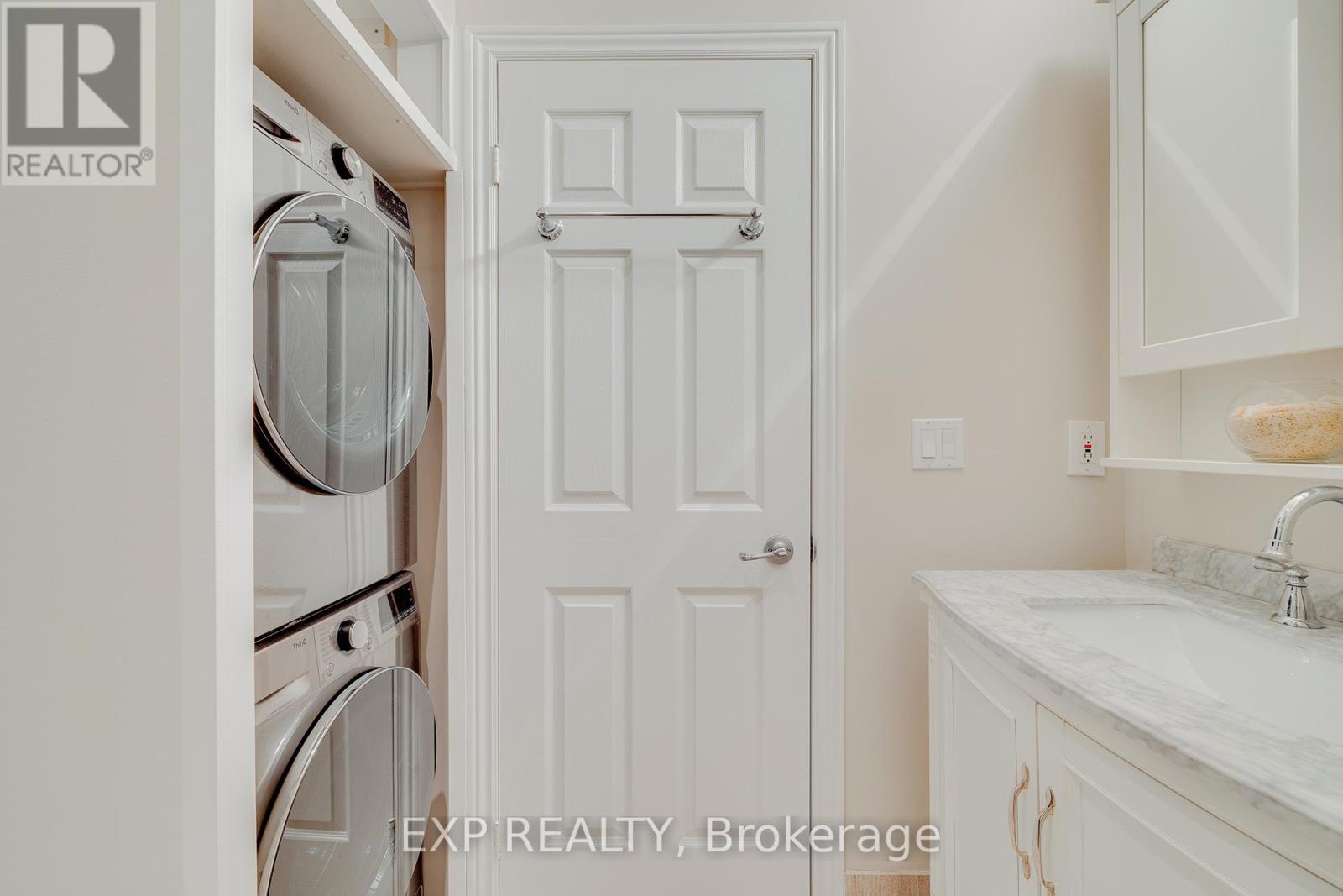 633 Avonwick Avenue, Mississauga (Hurontario), Ontario  L5R 3N9 - Photo 13 - W12393698