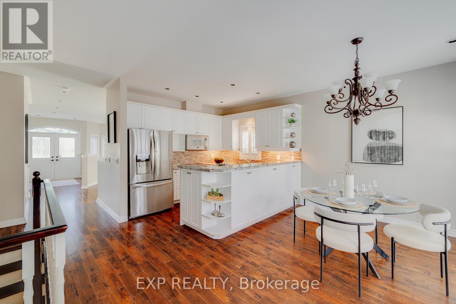 633 Avonwick Avenue, Mississauga (Hurontario), Ontario  L5R 3N9 - Photo 14 - W12393698