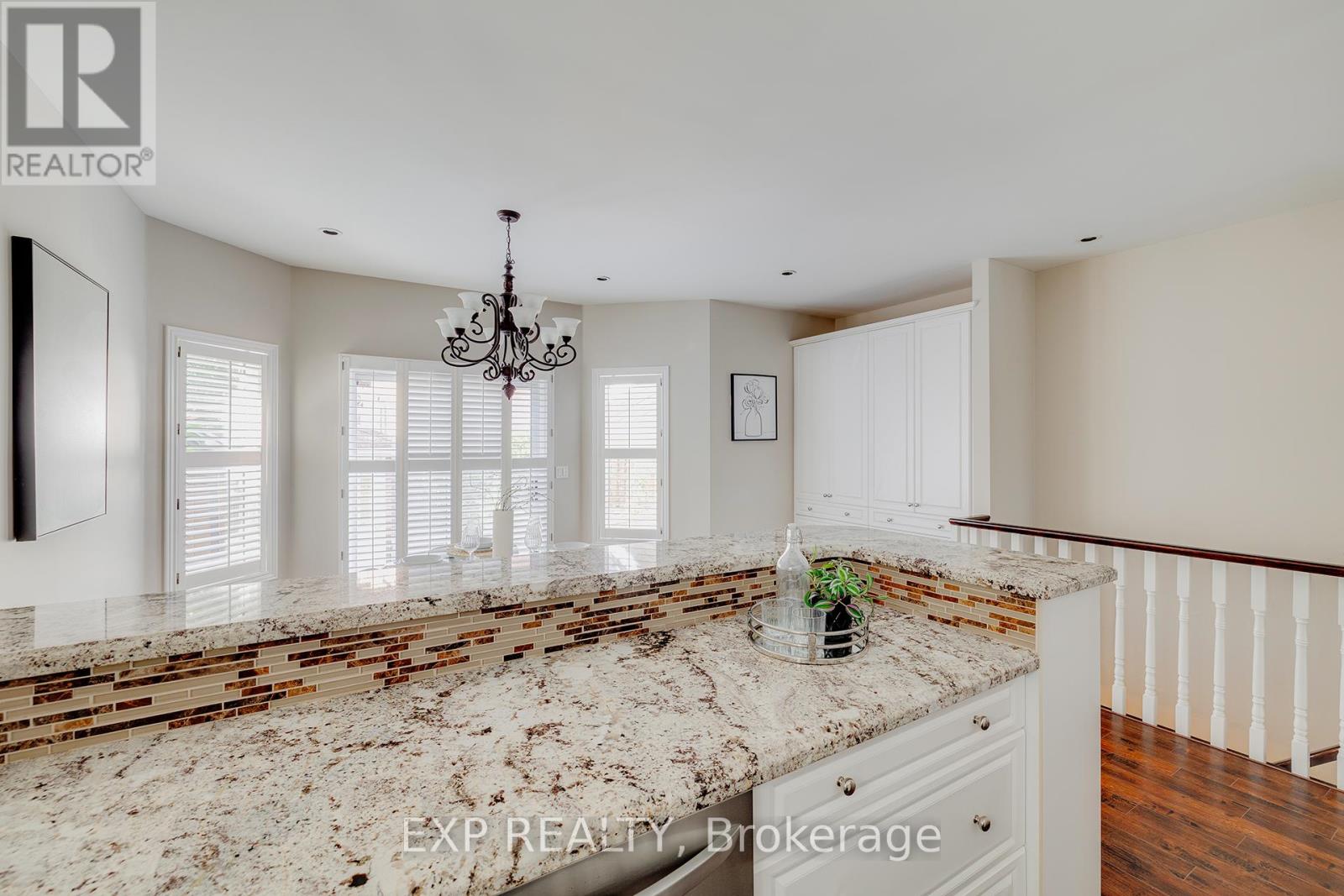 633 Avonwick Avenue, Mississauga (Hurontario), Ontario  L5R 3N9 - Photo 19 - W12393698