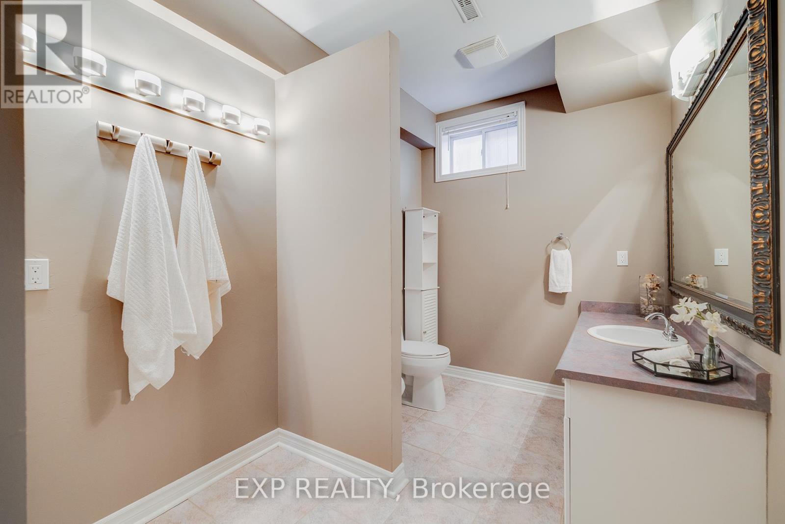 633 Avonwick Avenue, Mississauga (Hurontario), Ontario  L5R 3N9 - Photo 32 - W12393698