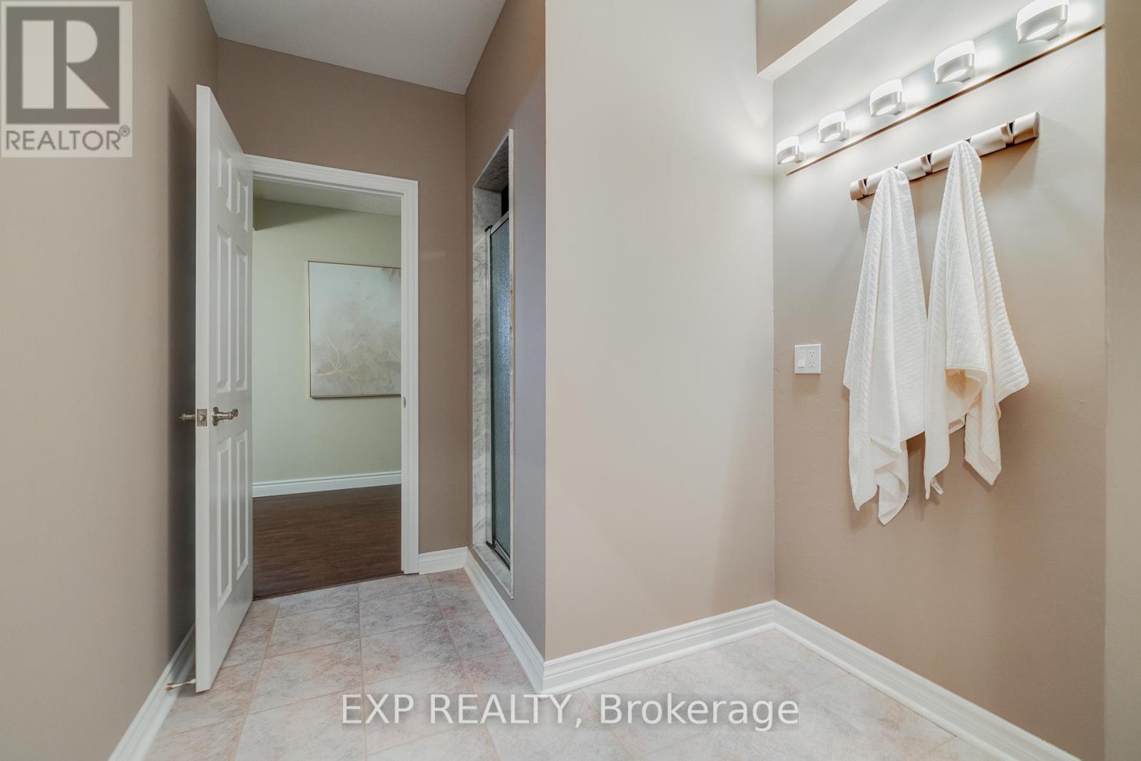 633 Avonwick Avenue, Mississauga (Hurontario), Ontario  L5R 3N9 - Photo 33 - W12393698