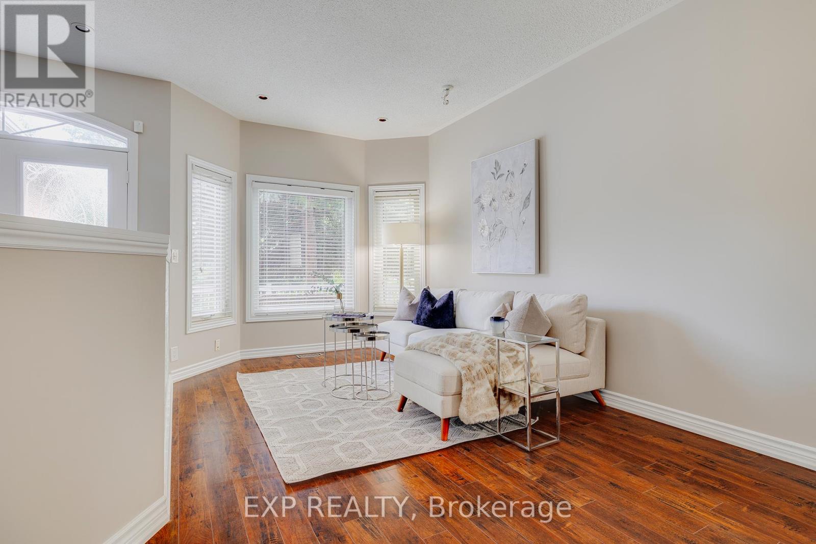 633 Avonwick Avenue, Mississauga (Hurontario), Ontario  L5R 3N9 - Photo 8 - W12393698