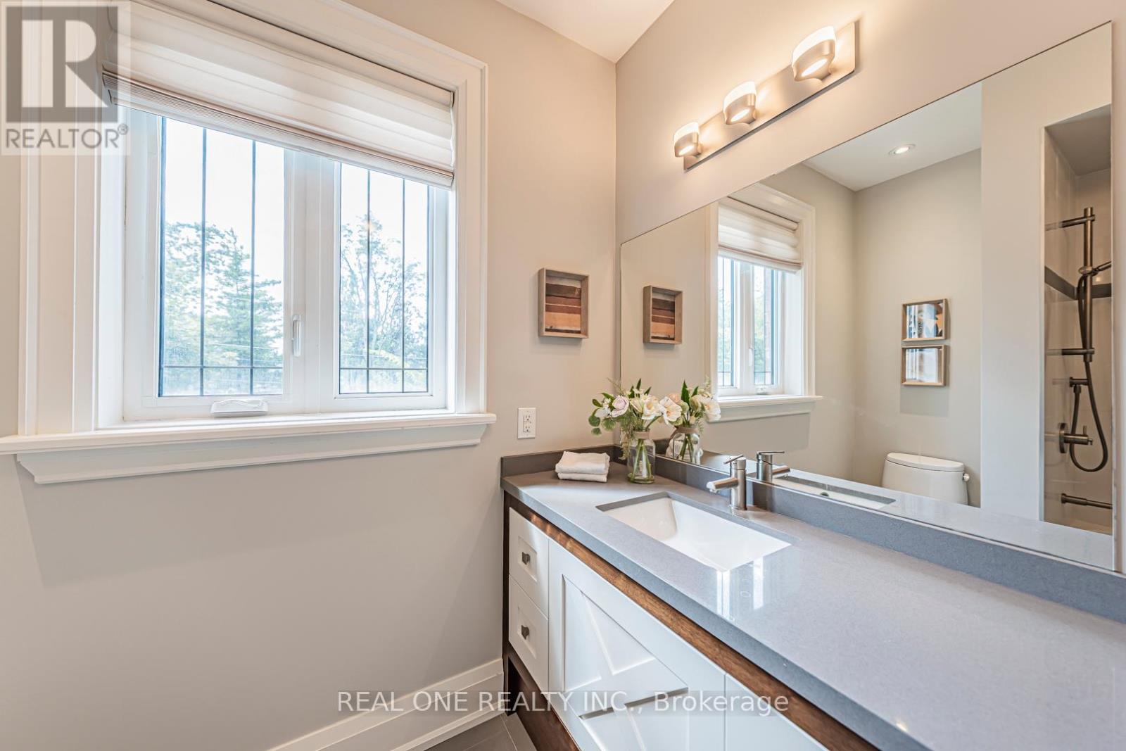 2095 Springfield Road, Mississauga (Sheridan), Ontario  L5K 1C1 - Photo 34 - W12393708