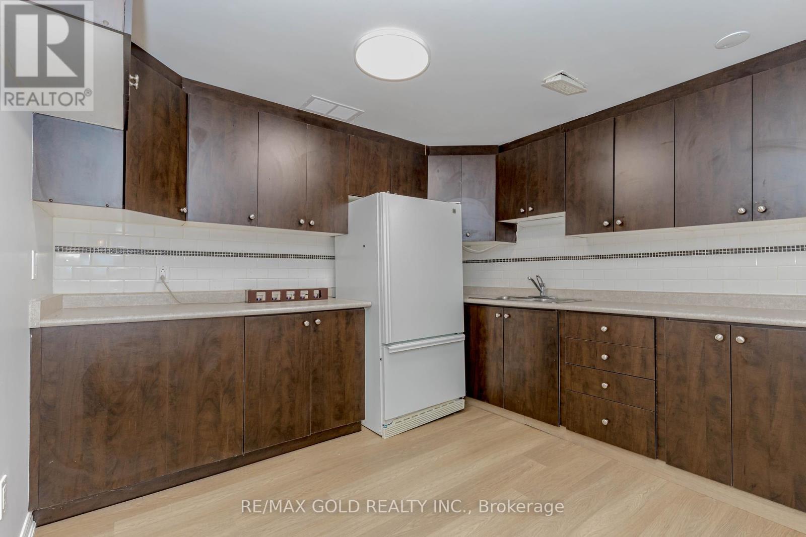 7399 Terragar Boulevard, Mississauga, Ontario  L5N 8G7 - Photo 44 - W12393724