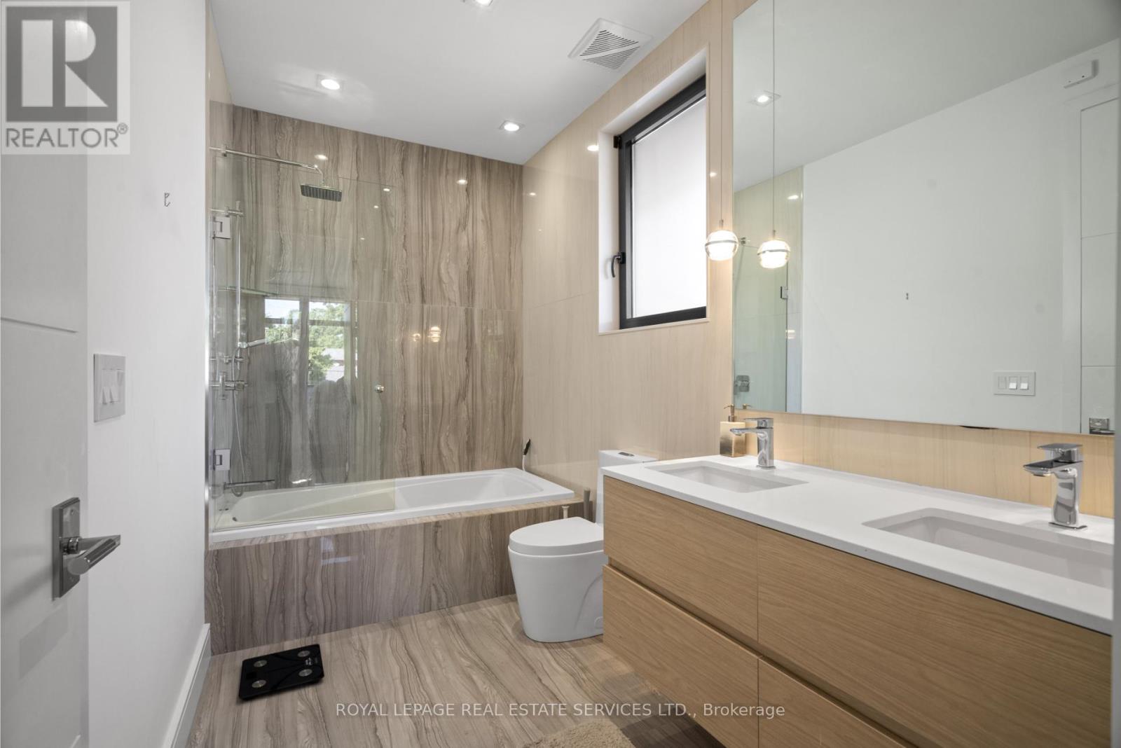 96 Montgomery Road, Toronto, Ontario  M9A 3N5 - Photo 27 - W12393803