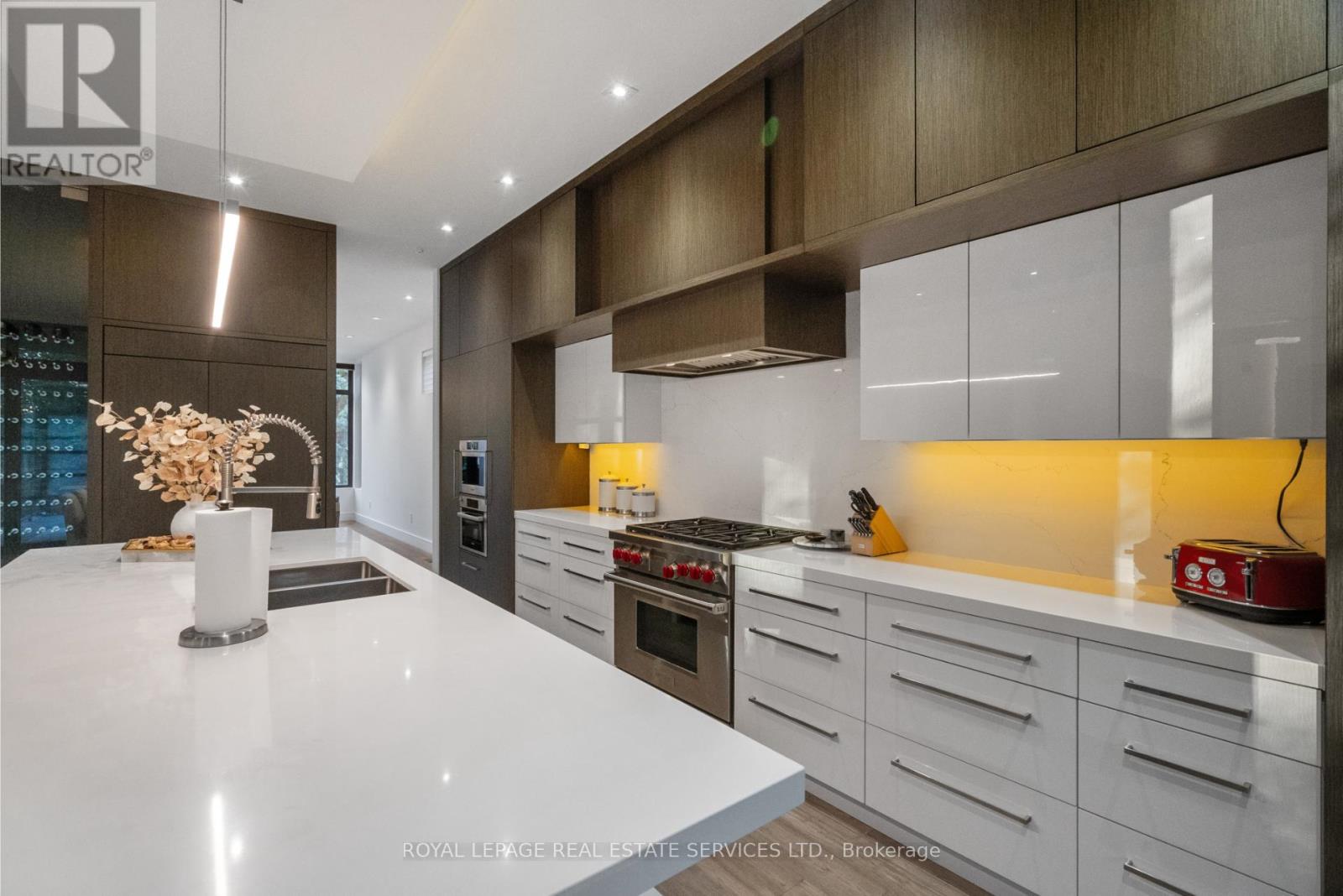 96 Montgomery Road, Toronto, Ontario  M9A 3N5 - Photo 9 - W12393803