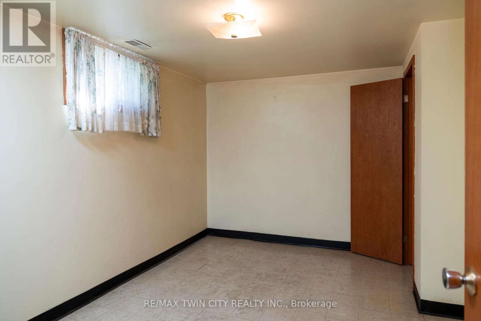 93-95 East Avenue, Brantford, Ontario  N3S 3L8 - Photo 14 - X12393624