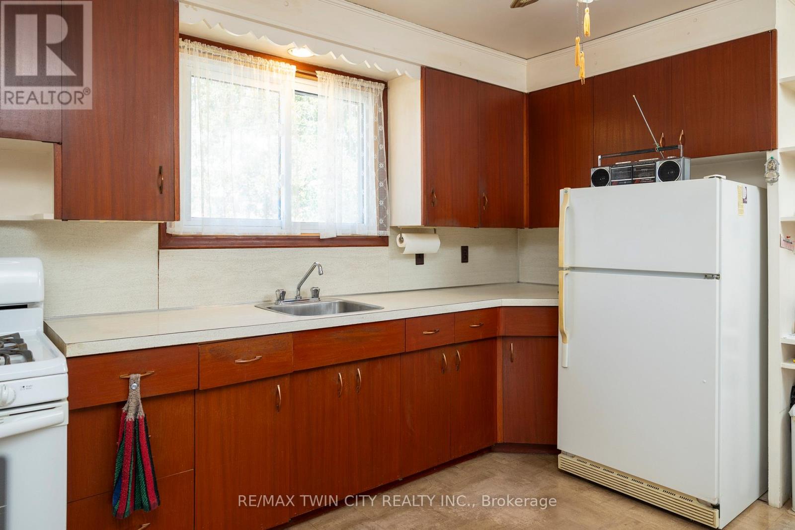 93-95 East Avenue, Brantford, Ontario  N3S 3L8 - Photo 6 - X12393624
