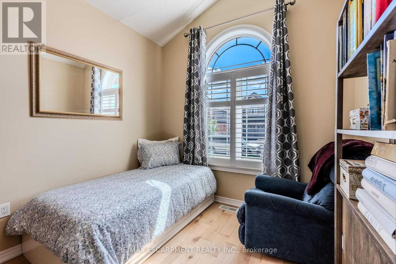 42 Cittadella Boulevard, Hamilton, Ontario  L0R 1P0 - Photo 12 - X12393795