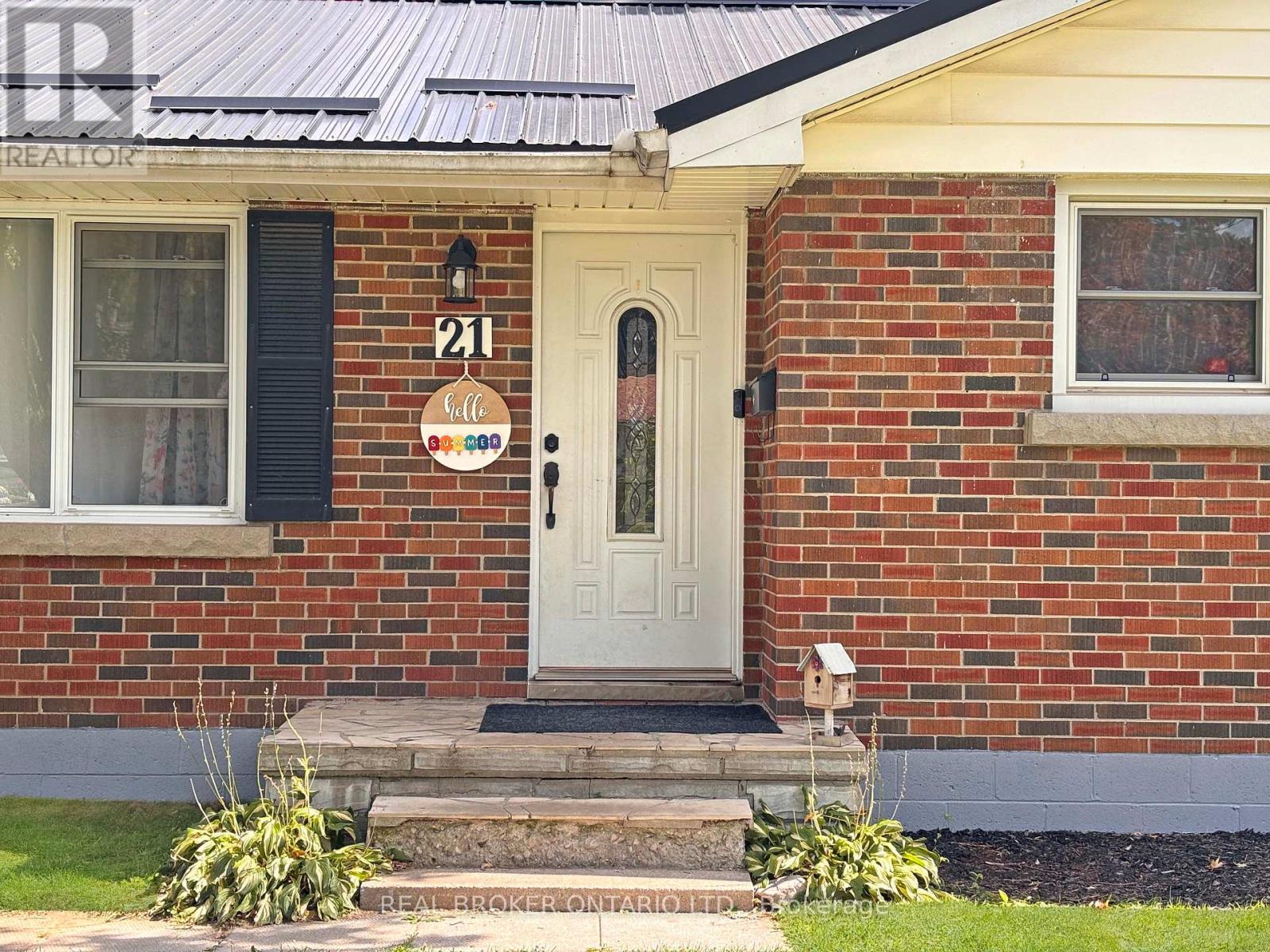 21 Richard Avenue, Norfolk (Simcoe), Ontario  N3Y 3J1 - Photo 2 - X12393799