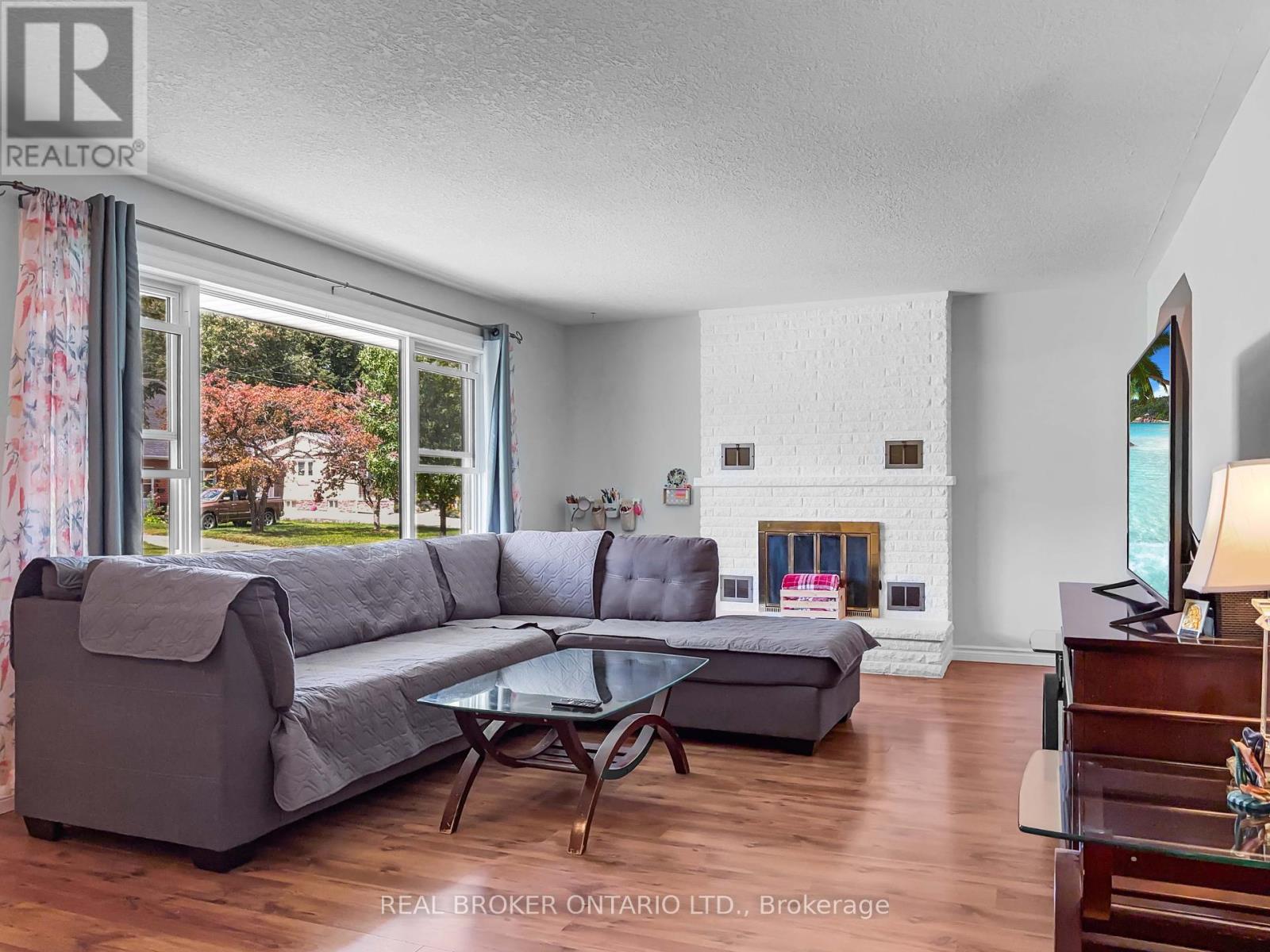 21 Richard Avenue, Norfolk (Simcoe), Ontario  N3Y 3J1 - Photo 3 - X12393799