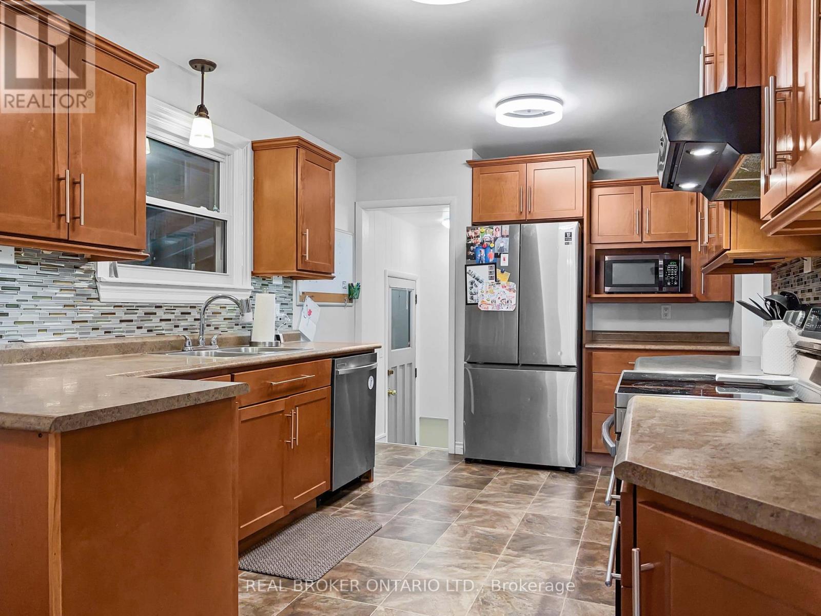 21 Richard Avenue, Norfolk (Simcoe), Ontario  N3Y 3J1 - Photo 5 - X12393799