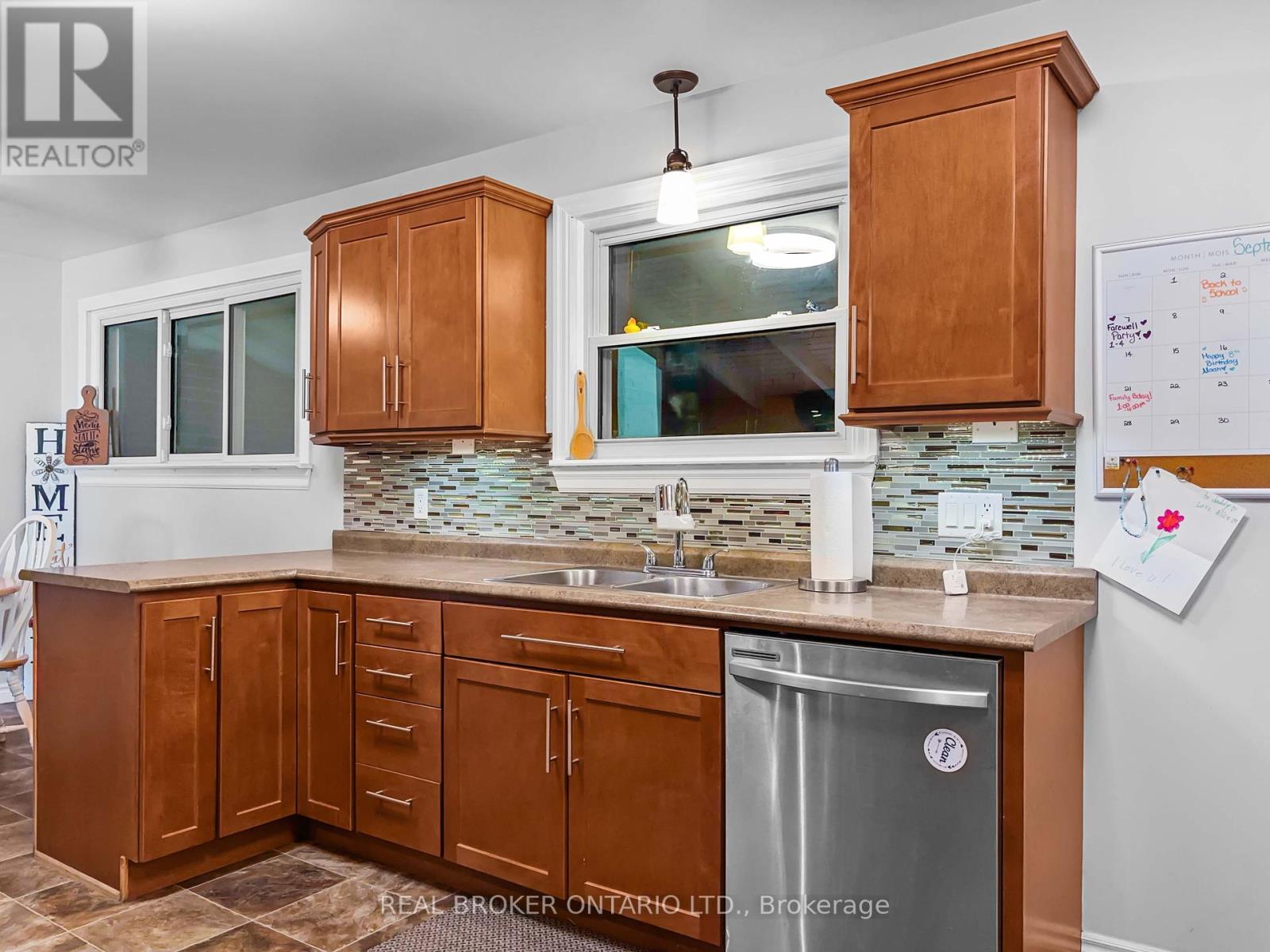 21 Richard Avenue, Norfolk (Simcoe), Ontario  N3Y 3J1 - Photo 6 - X12393799