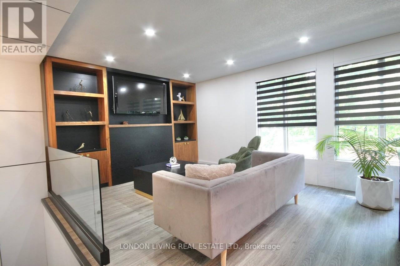 890 Viscount Road, London South (South M), Ontario  N6J 2C9 - Photo 4 - X12394026