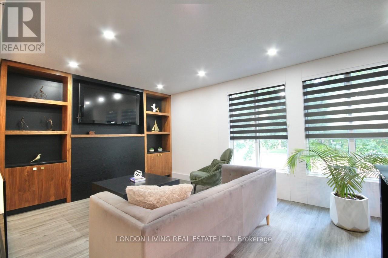 890 Viscount Road, London South (South M), Ontario  N6J 2C9 - Photo 5 - X12394026