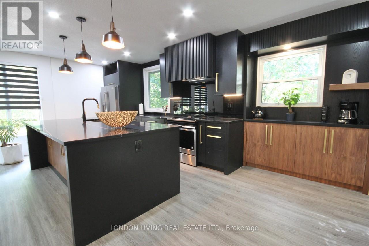 890 Viscount Road, London South, Ontario  N6J 2C9 - Photo 7 - X12394026