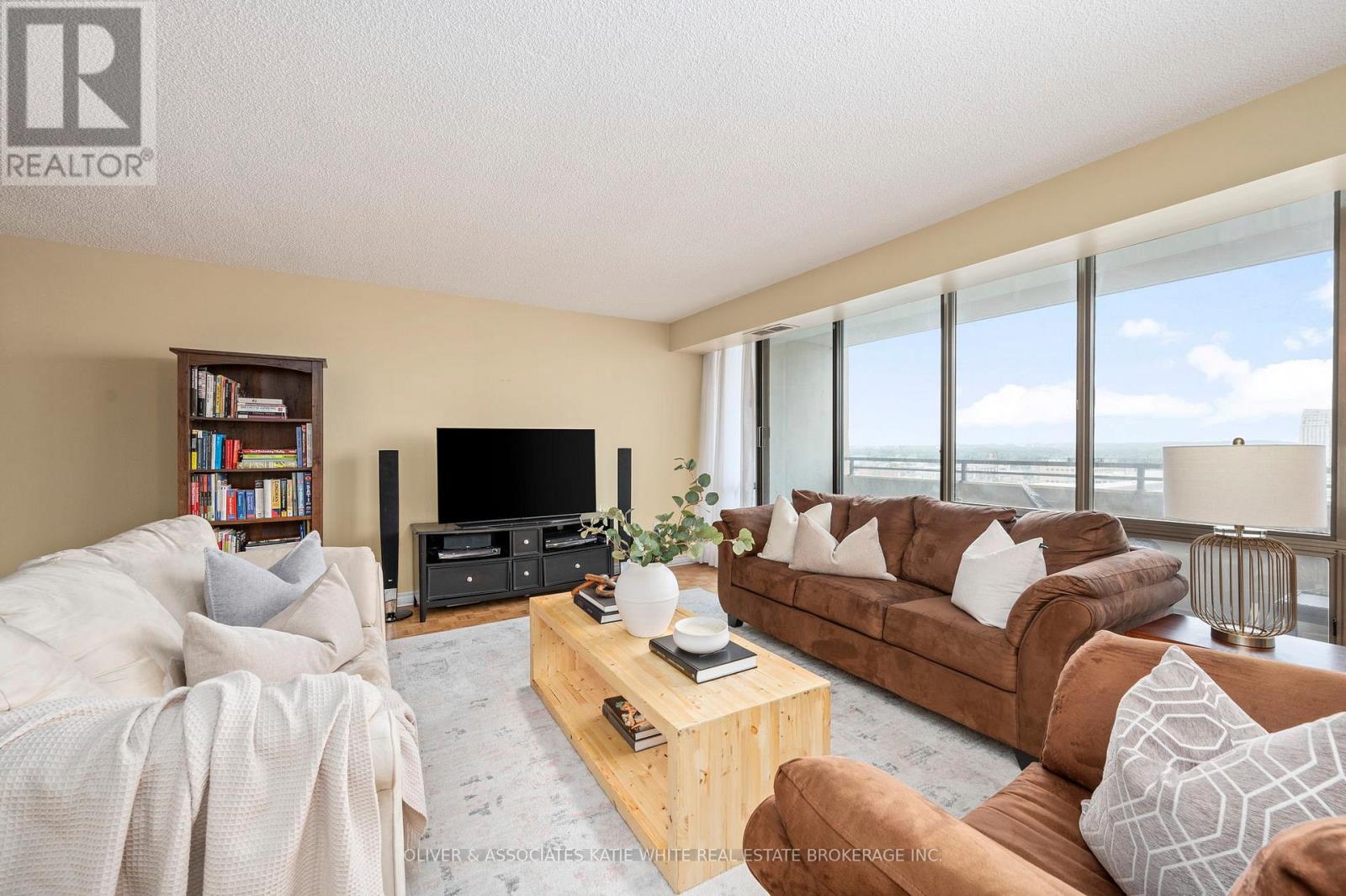 1507 - 380 King Street, London East, Ontario  N6B 3L6 - Photo 2 - X12394083