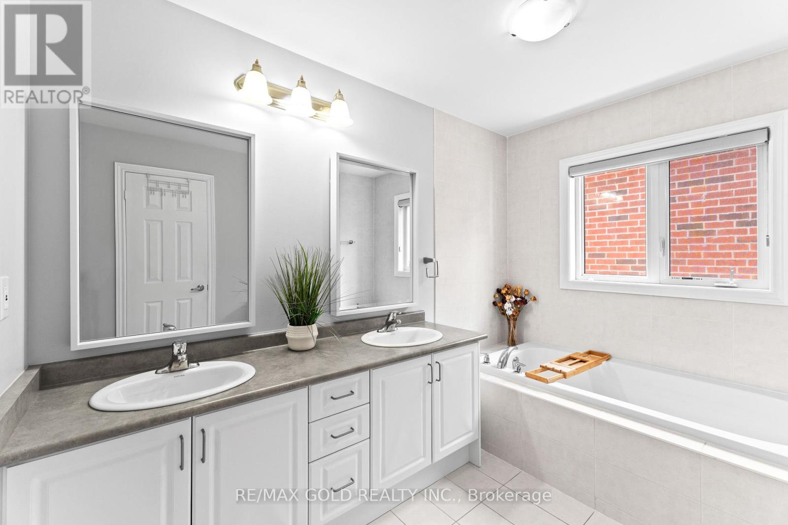 16 Cloverhaven Road, Brampton, Ontario  L6P 4E4 - Photo 18 - W12381238