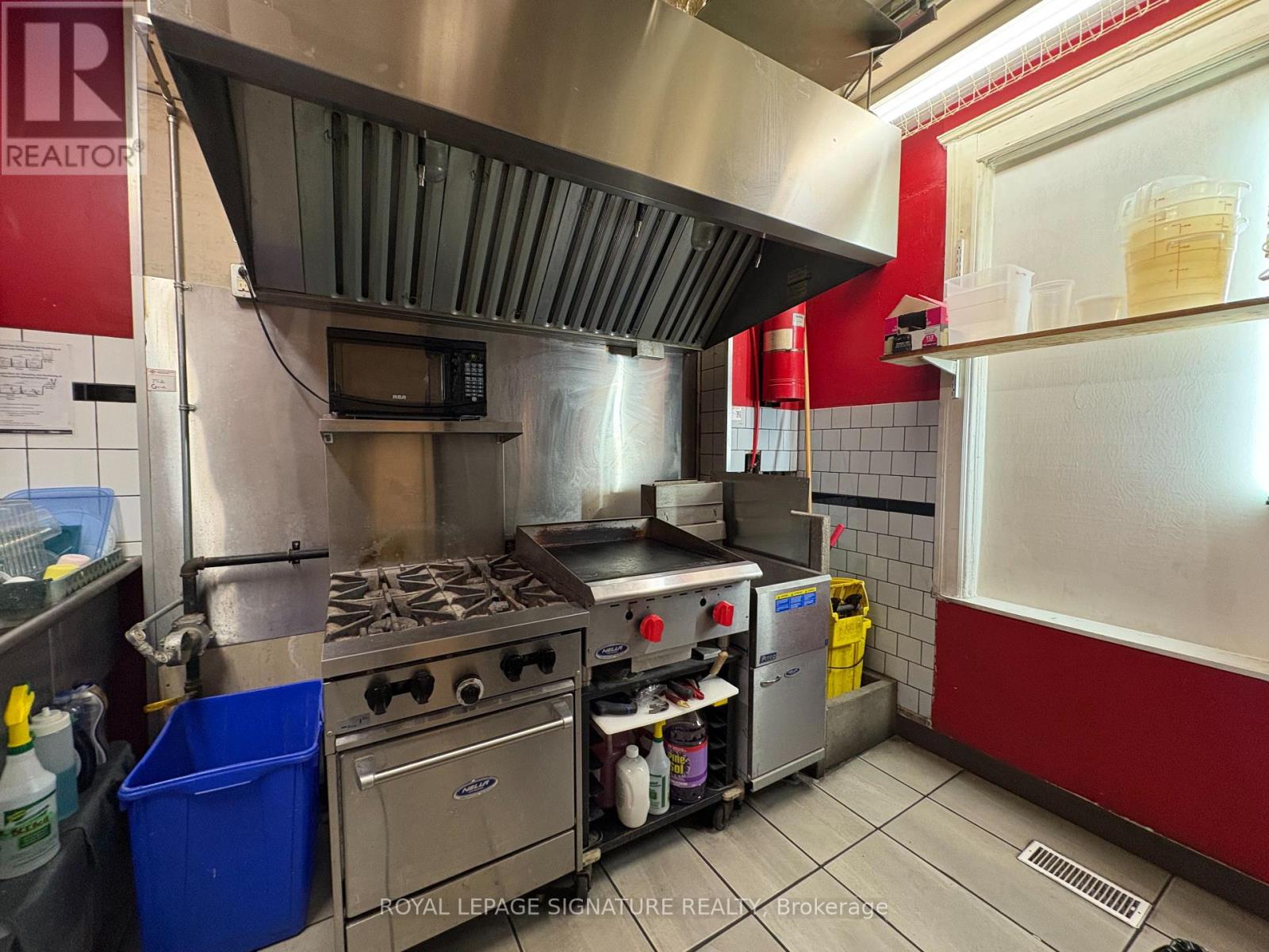 2413 Dundas Street W, Toronto (High Park North), Ontario  M6P 1X3 - Photo 8 - W12392504