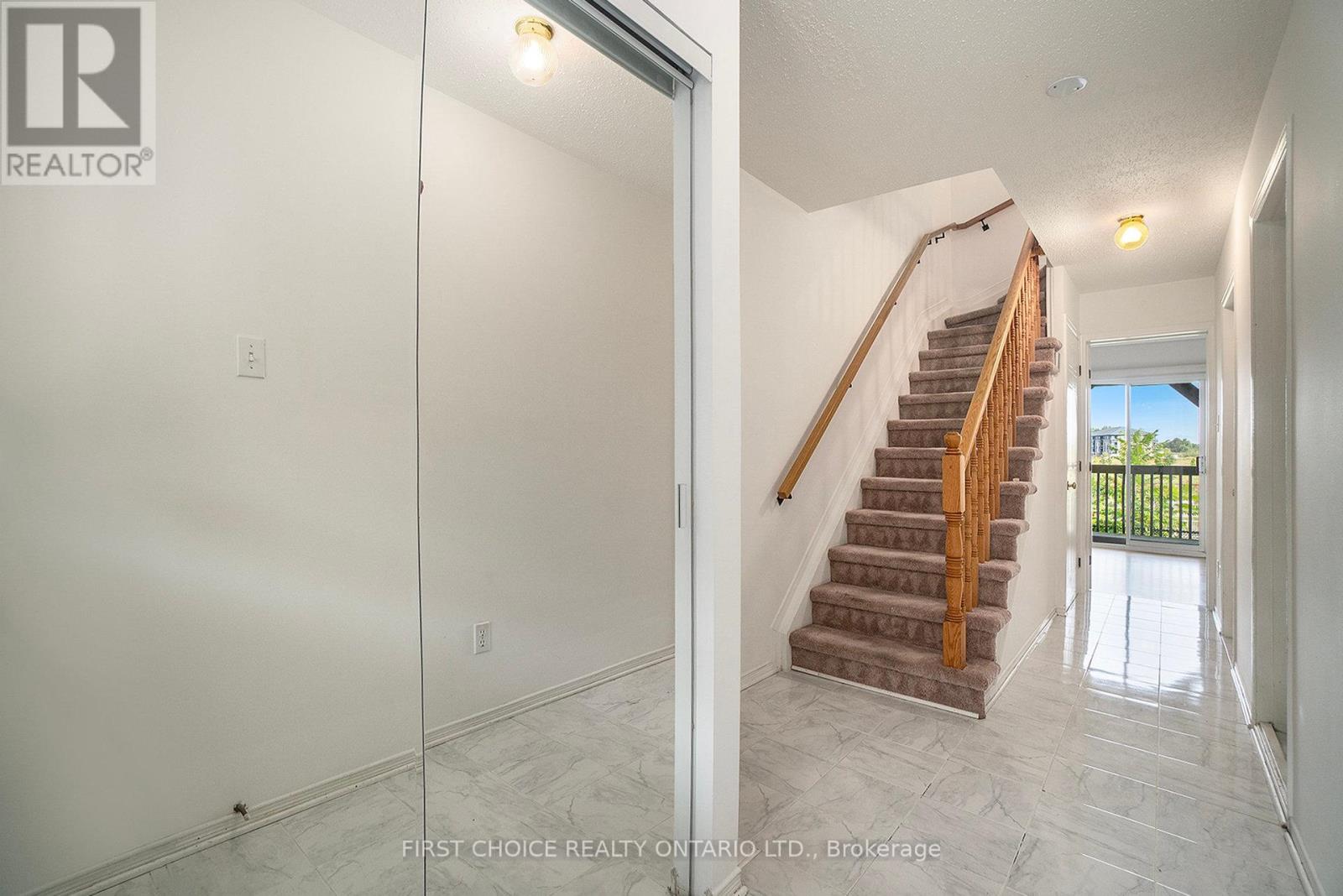 Property at 15 DRAYTON PRIVATE image 3