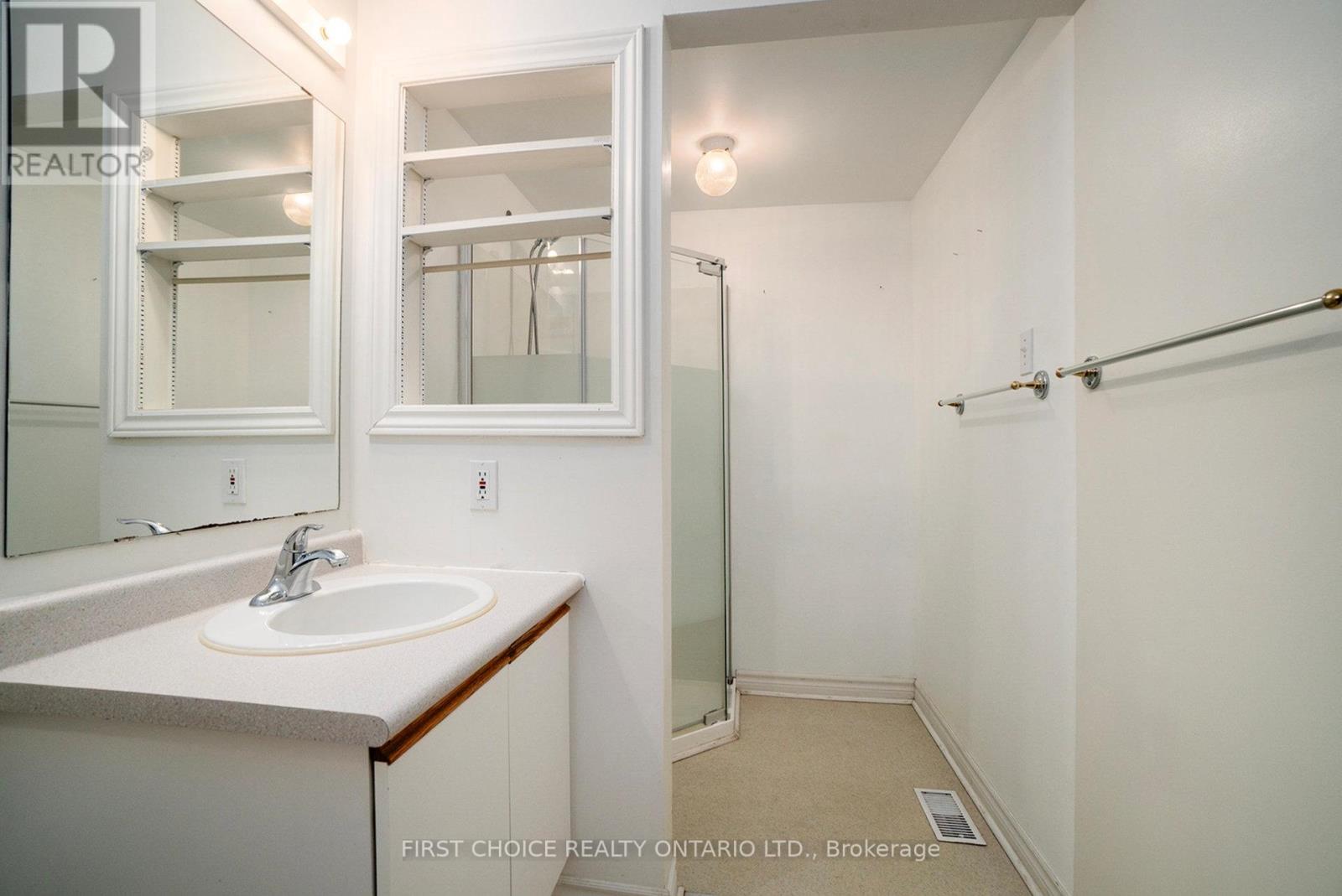 Property at 15 DRAYTON PRIVATE image 5