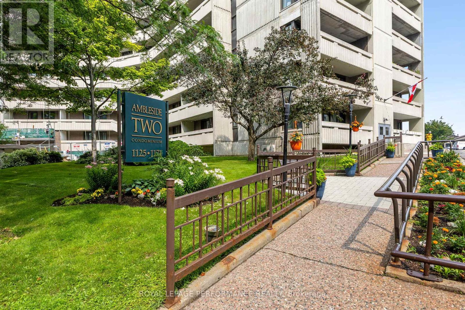 1003 - 1171 Ambleside Drive, Ottawa, Ontario  K2B 8E1 - Photo 2 - X12394132