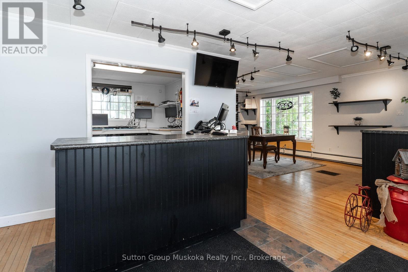 6 Chaffey Street, Huntsville, Ontario  P1H 1K7 - Photo 10 - X12393911