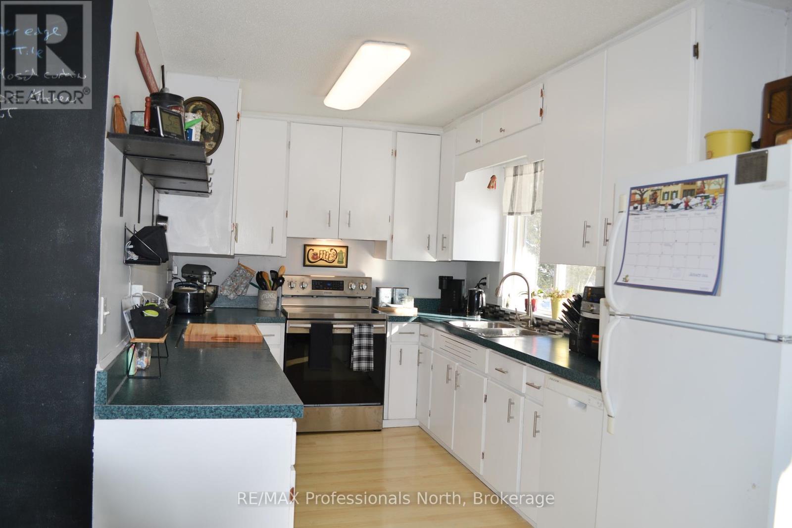 204 Mineral Springs Road, Huntsville, Ontario  P1H 2N5 - Photo 8 - X12393968