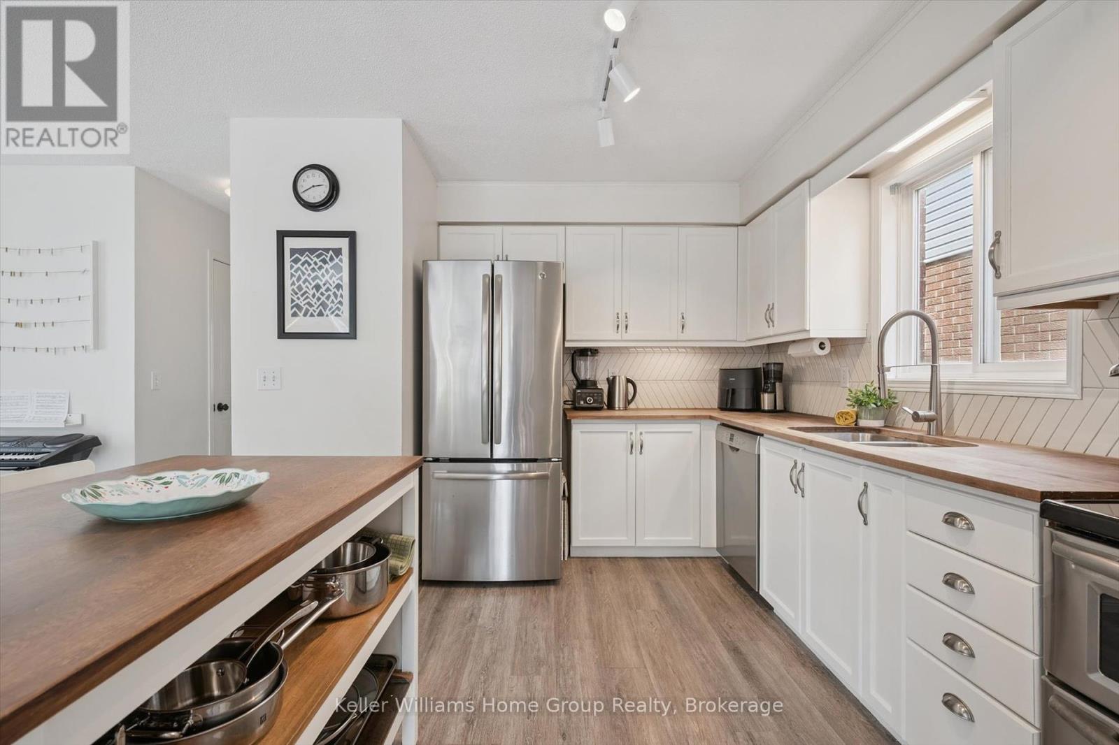 47 Buckthorn Crescent, Guelph, Ontario N1E 7C3 - Photo 18 - X12393971