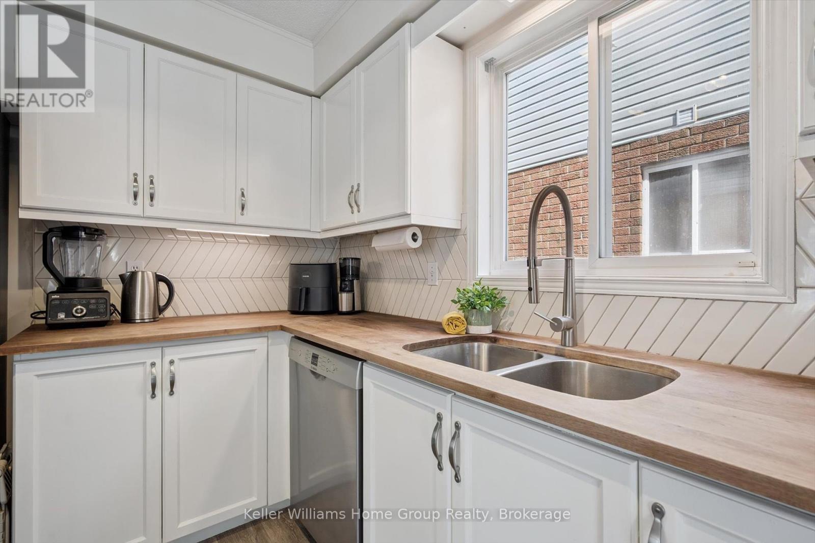 47 Buckthorn Crescent, Guelph, Ontario N1E 7C3 - Photo 19 - X12393971