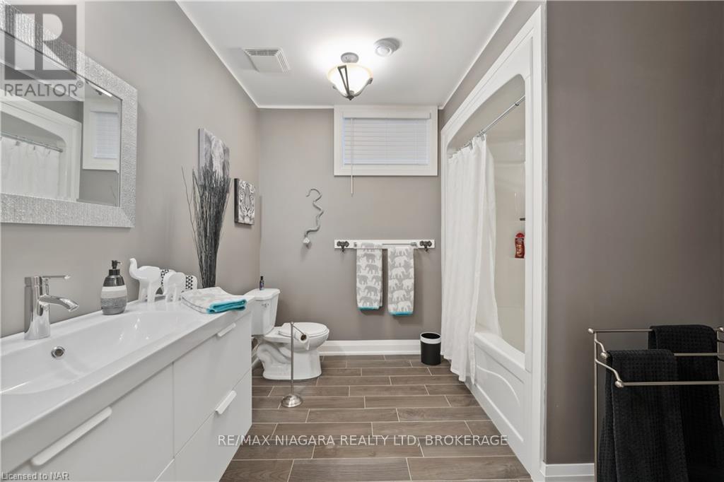 34 Angels Drive, Niagara-On-The-Lake, Ontario  L0S 1J1 - Photo 31 - X12393992