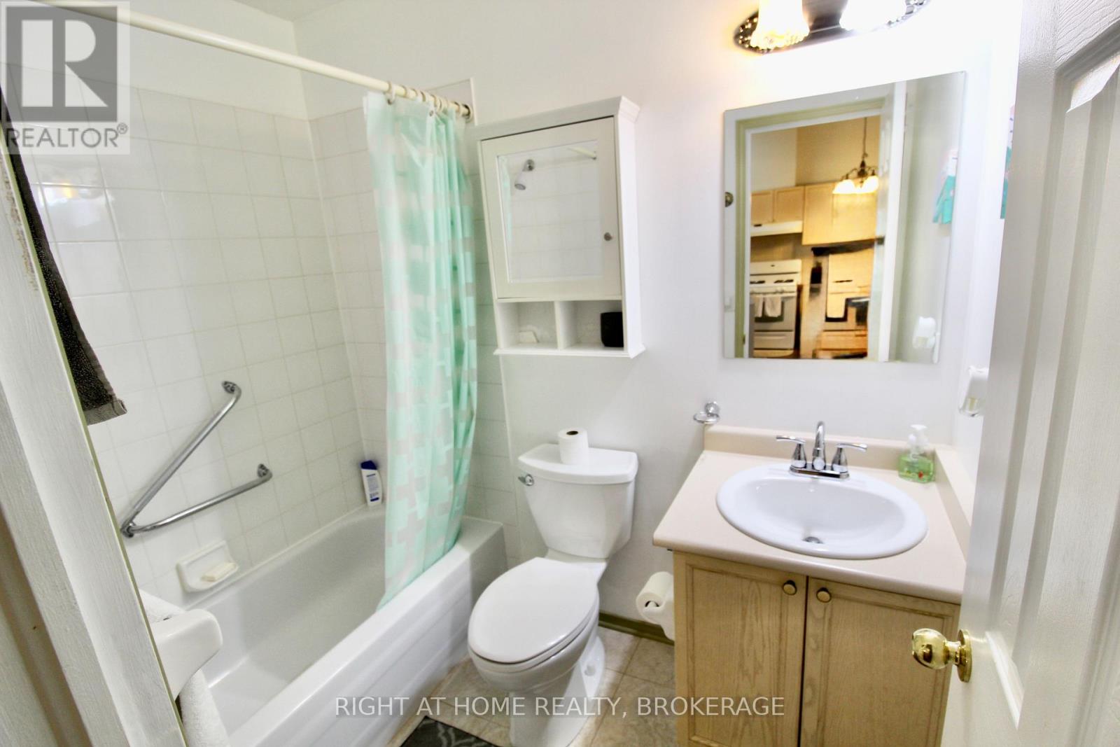 4451 Michael Avenue, Lincoln, Ontario  L0R 1B5 - Photo 13 - X12394036
