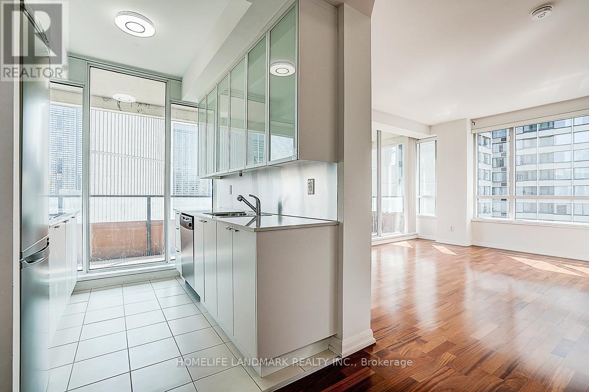 1711 - 111 Elizabeth Street, Toronto (Bay Street Corridor), Ontario  M5G 1P7 - Photo 10 - C12393808