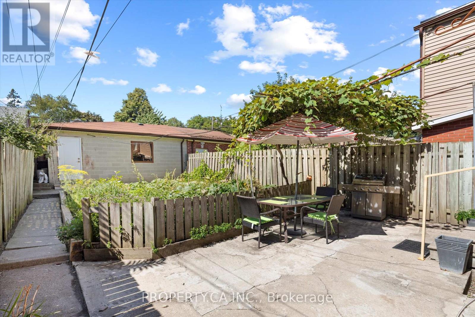 790 Manning Avenue, Toronto, Ontario  M6G 2W6 - Photo 10 - C12393894