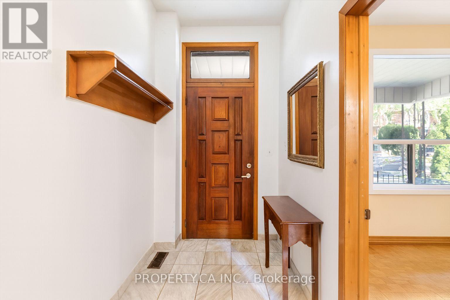 790 Manning Avenue, Toronto, Ontario  M6G 2W6 - Photo 14 - C12393894