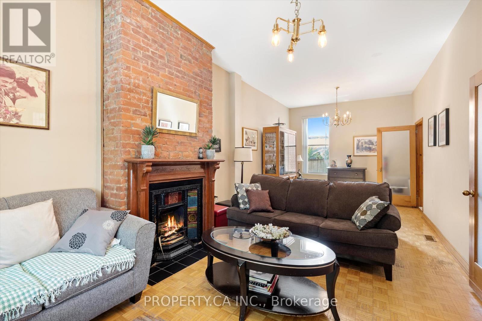 790 Manning Avenue, Toronto, Ontario  M6G 2W6 - Photo 16 - C12393894