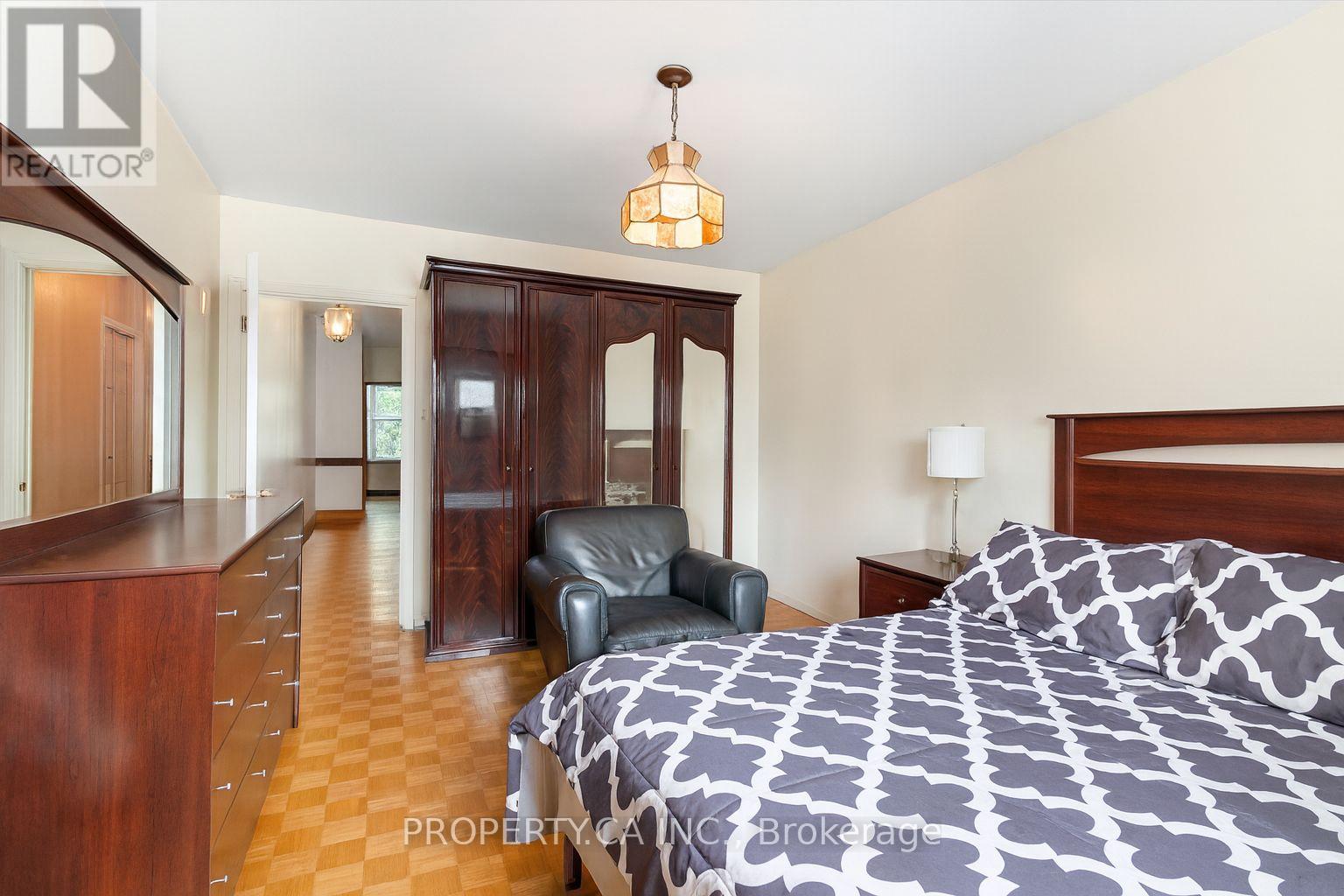 790 Manning Avenue, Toronto, Ontario  M6G 2W6 - Photo 26 - C12393894