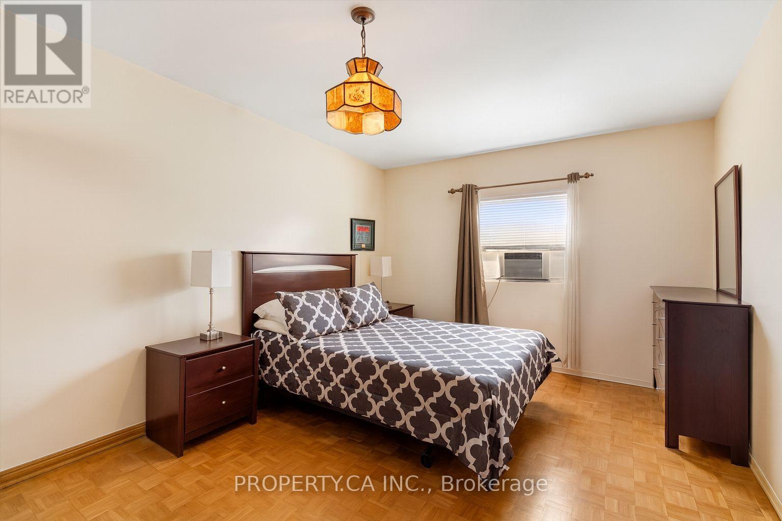 790 Manning Avenue, Toronto, Ontario  M6G 2W6 - Photo 27 - C12393894