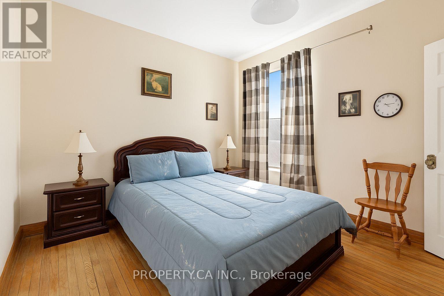790 Manning Avenue, Toronto, Ontario  M6G 2W6 - Photo 28 - C12393894