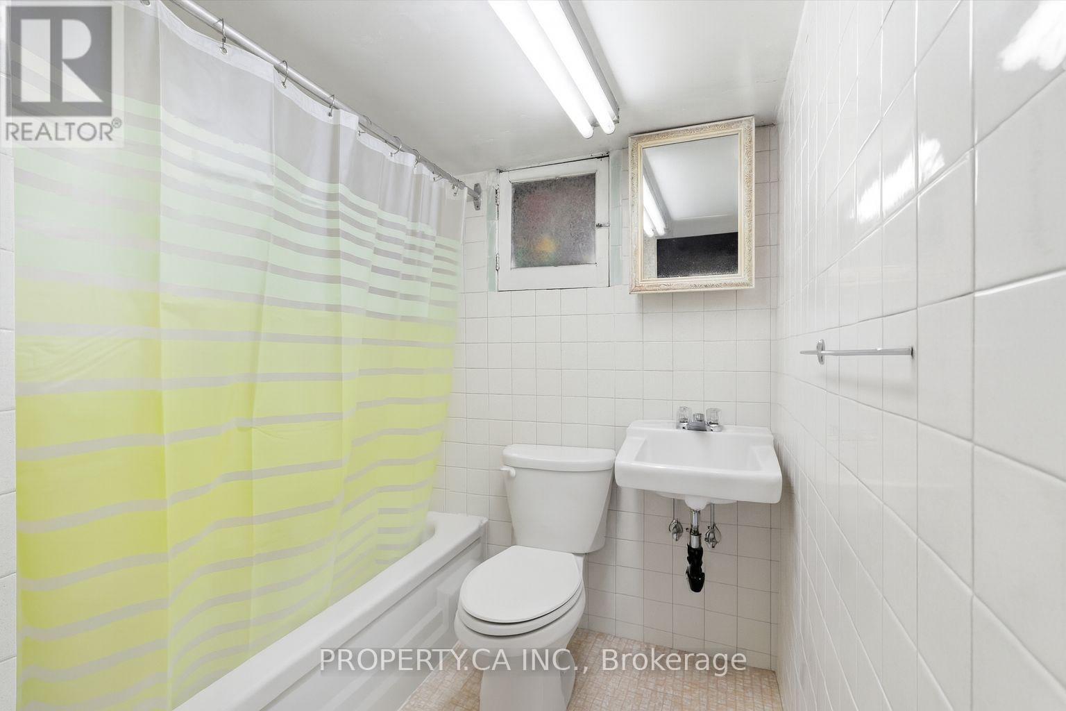 790 Manning Avenue, Toronto, Ontario  M6G 2W6 - Photo 31 - C12393894