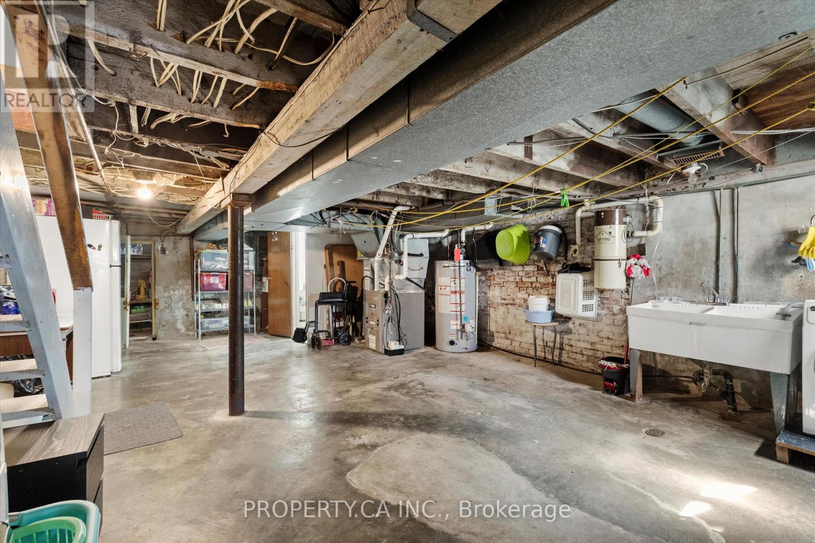 790 Manning Avenue, Toronto, Ontario  M6G 2W6 - Photo 35 - C12393894