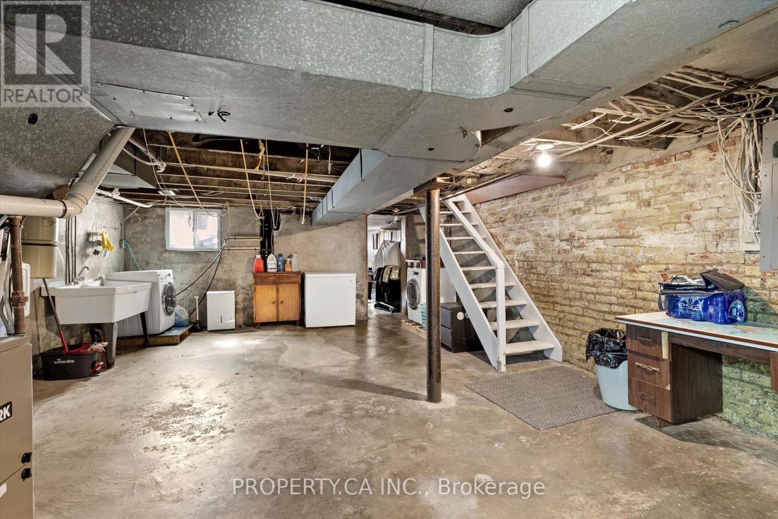 790 Manning Avenue, Toronto, Ontario  M6G 2W6 - Photo 36 - C12393894
