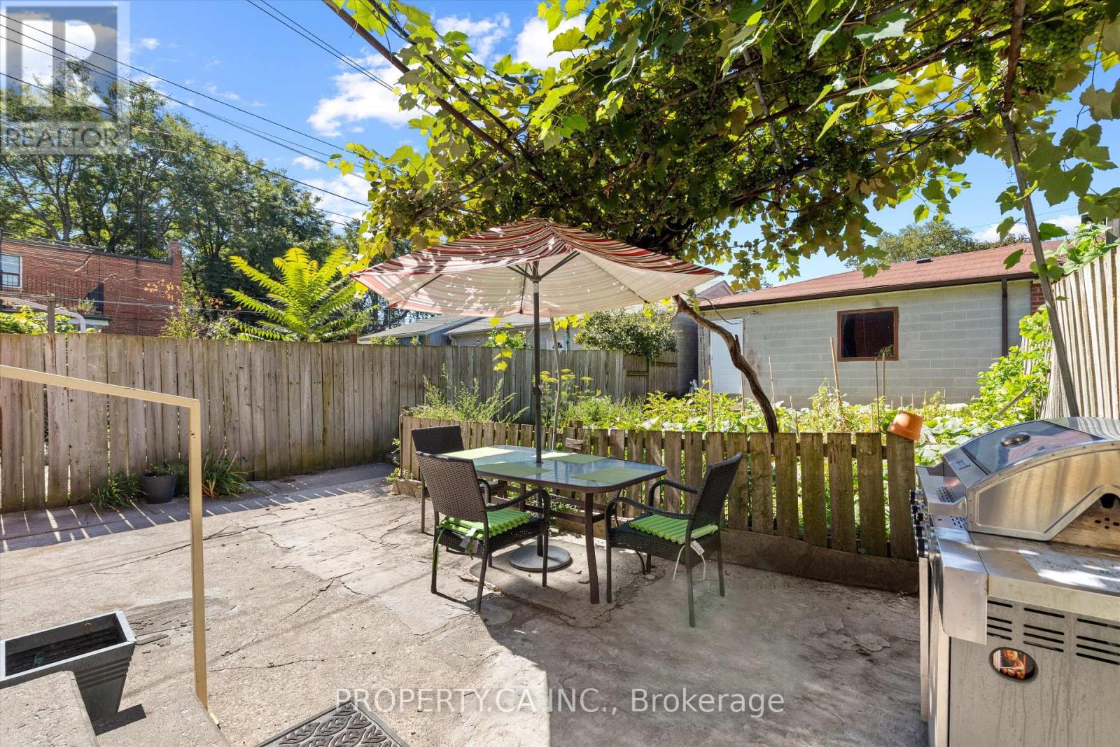 790 Manning Avenue, Toronto, Ontario  M6G 2W6 - Photo 9 - C12393894