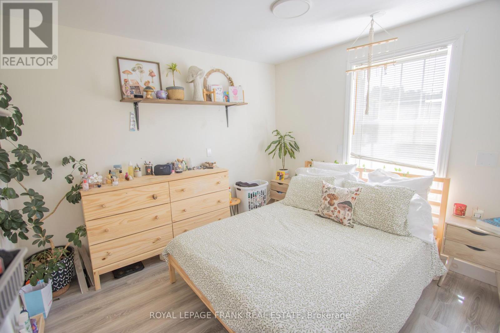 33 Flint Avenue, Bancroft, Ontario  K0L 1C0 - Photo 11 - X12394028