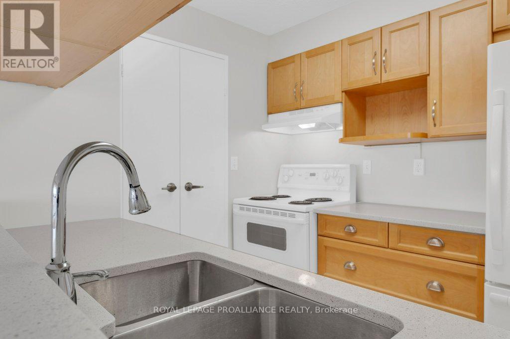 906 - 344 Front Street, Belleville, Ontario  K8N 5M4 - Photo 13 - X12394075