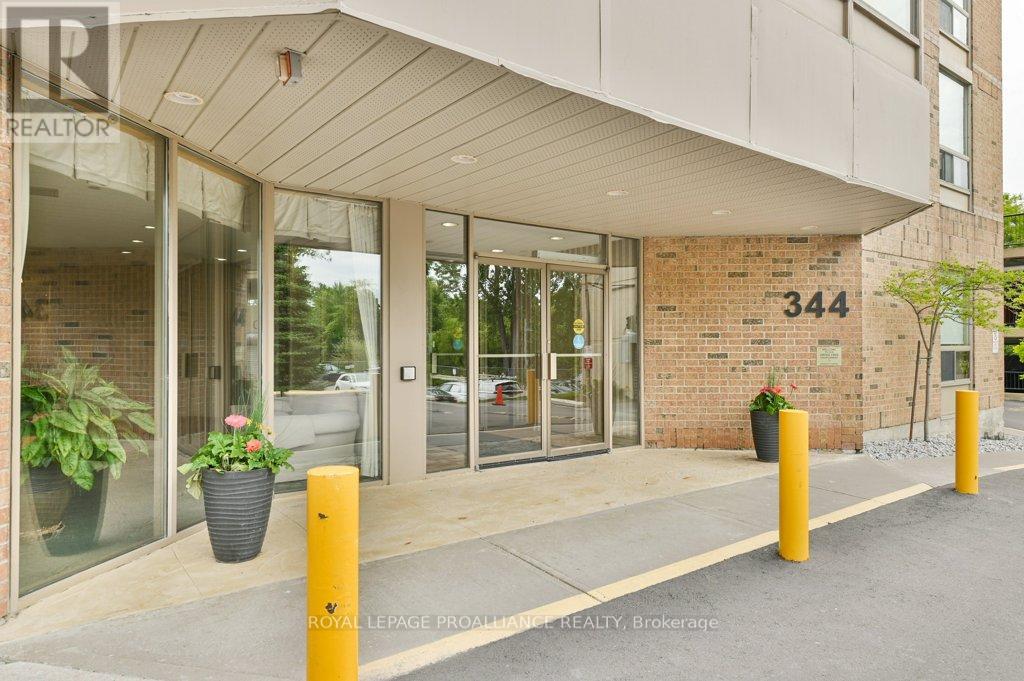 906 - 344 Front Street, Belleville, Ontario  K8N 5M4 - Photo 5 - X12394075