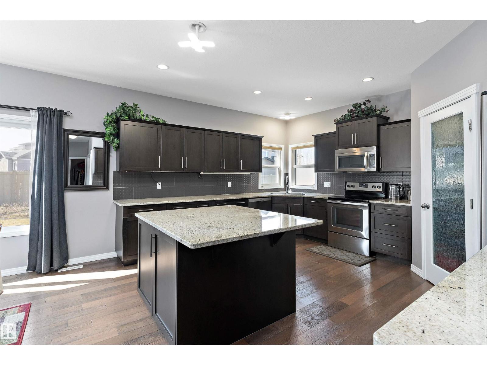 1325 Adamson Dr Sw, Edmonton, Alberta  T6W 2N8 - Photo 5 - E4457009
