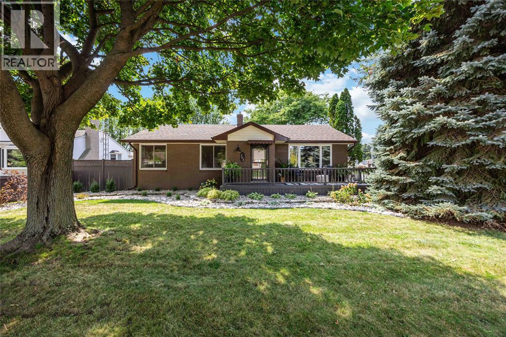 703 Michigan Avenue, Point Edward, Ontario  N7V 1G9 - Photo 1 - 25022405